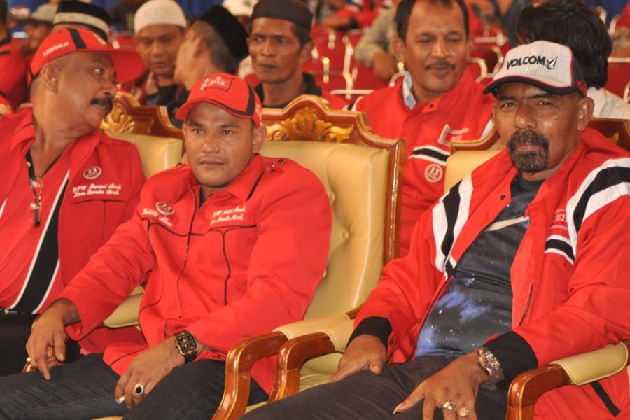 Muklis Abee (tengah) saat menghadiri kegiatan Partai Aceh. Foto Murdani Abdullah/ATJEHPOSTcom